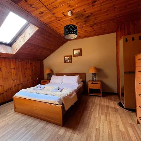 Walkable To On Bus Route Apartment